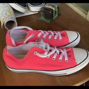 Pink low top Converse Size 7 in Men